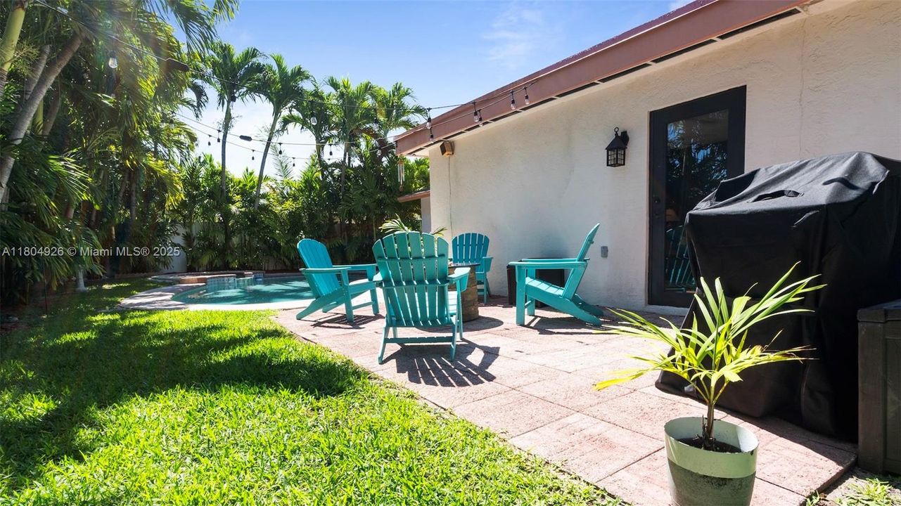 Recently Sold: $649,999 (5 beds, 2 baths, 1960 Square Feet)