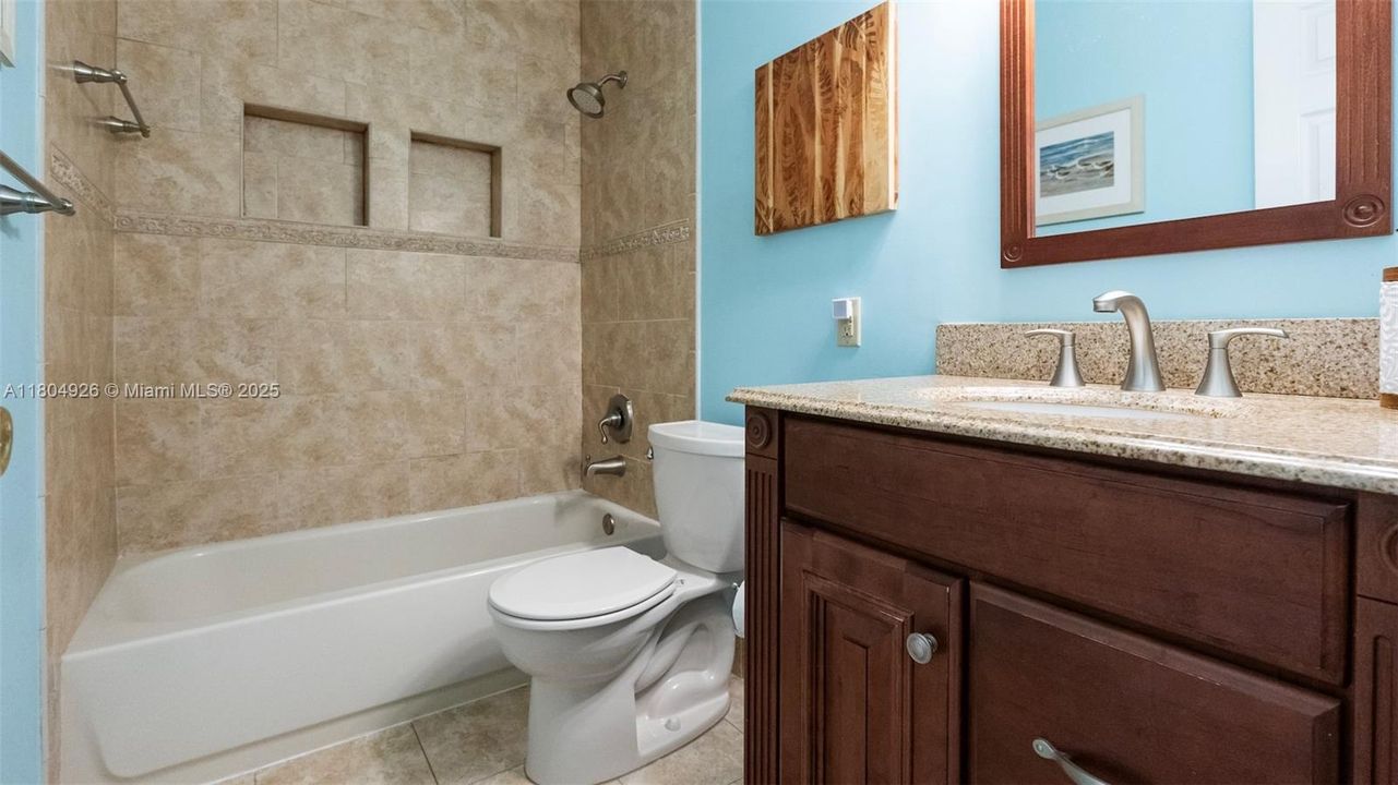 Recently Sold: $649,999 (5 beds, 2 baths, 1960 Square Feet)