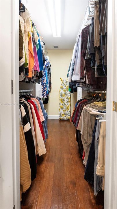 Recently Sold: $649,999 (5 beds, 2 baths, 1960 Square Feet)