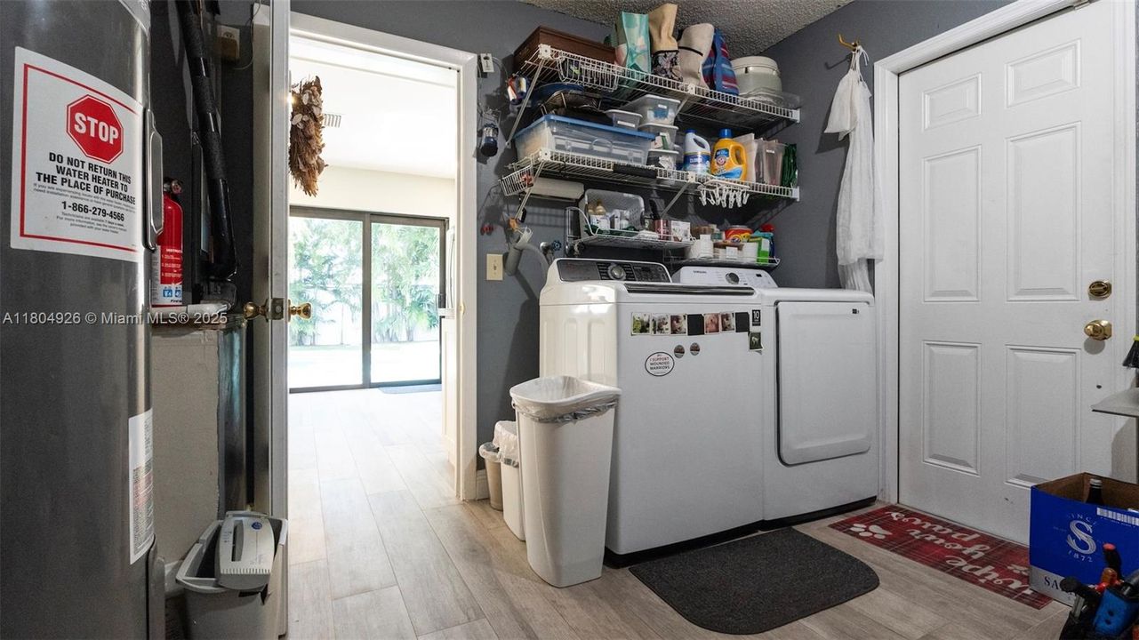 Recently Sold: $649,999 (5 beds, 2 baths, 1960 Square Feet)