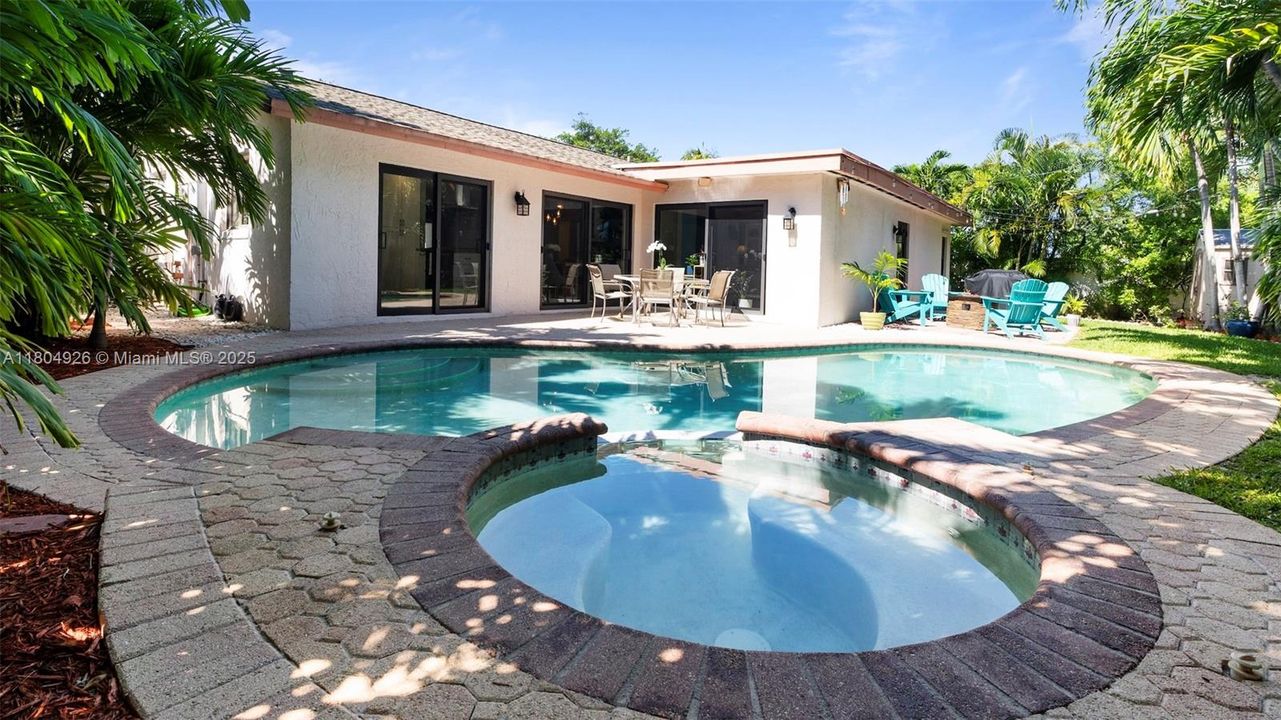 Recently Sold: $649,999 (5 beds, 2 baths, 1960 Square Feet)