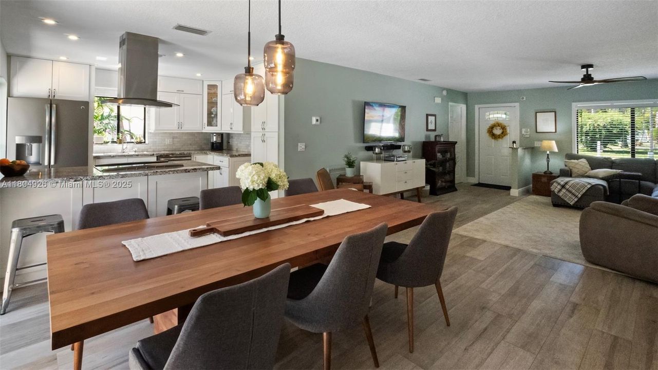 Recently Sold: $649,999 (5 beds, 2 baths, 1960 Square Feet)