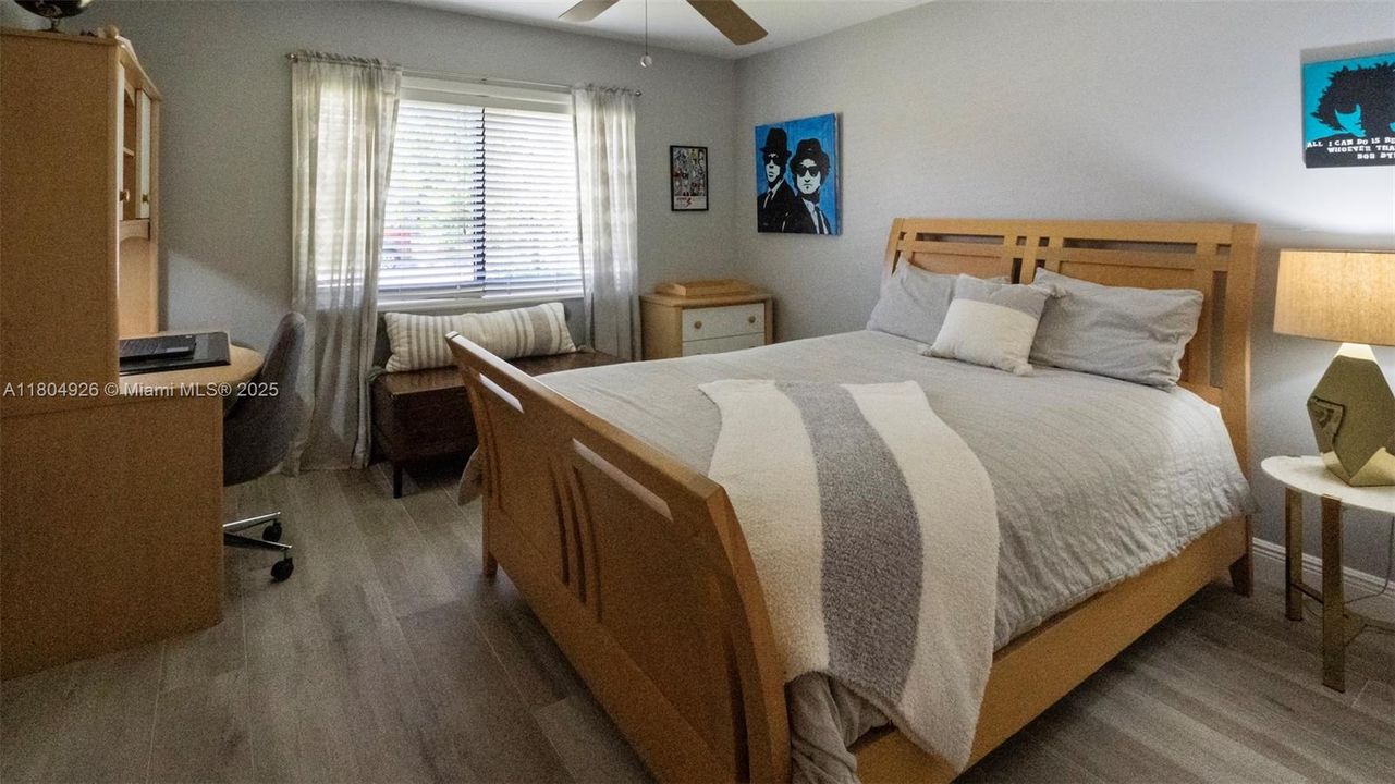 Recently Sold: $649,999 (5 beds, 2 baths, 1960 Square Feet)