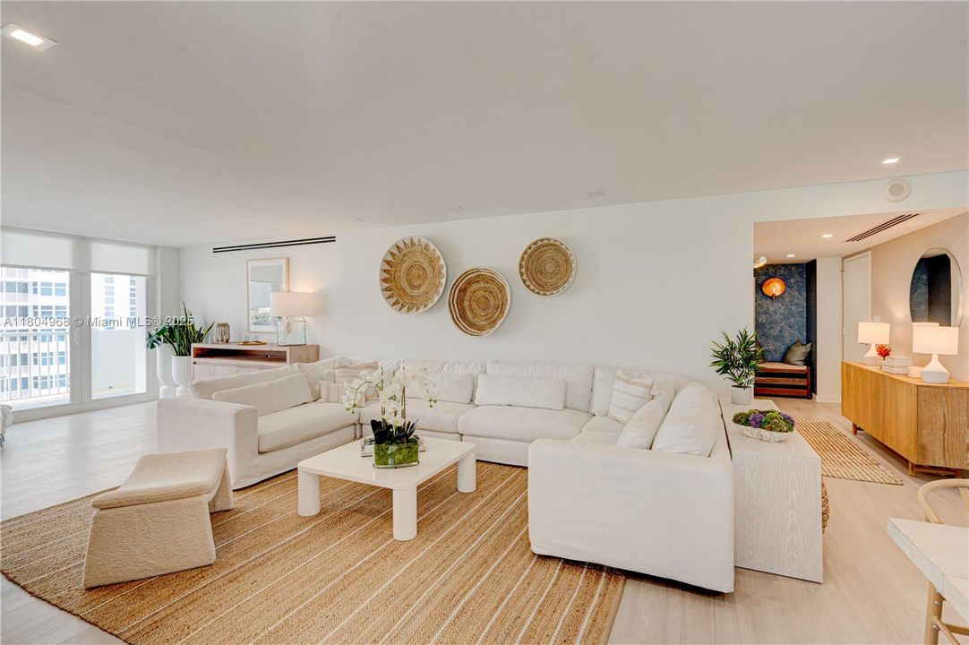 Activo con contrato: $4,899 (2 camas, 2 baños, 1570 Pies cuadrados)