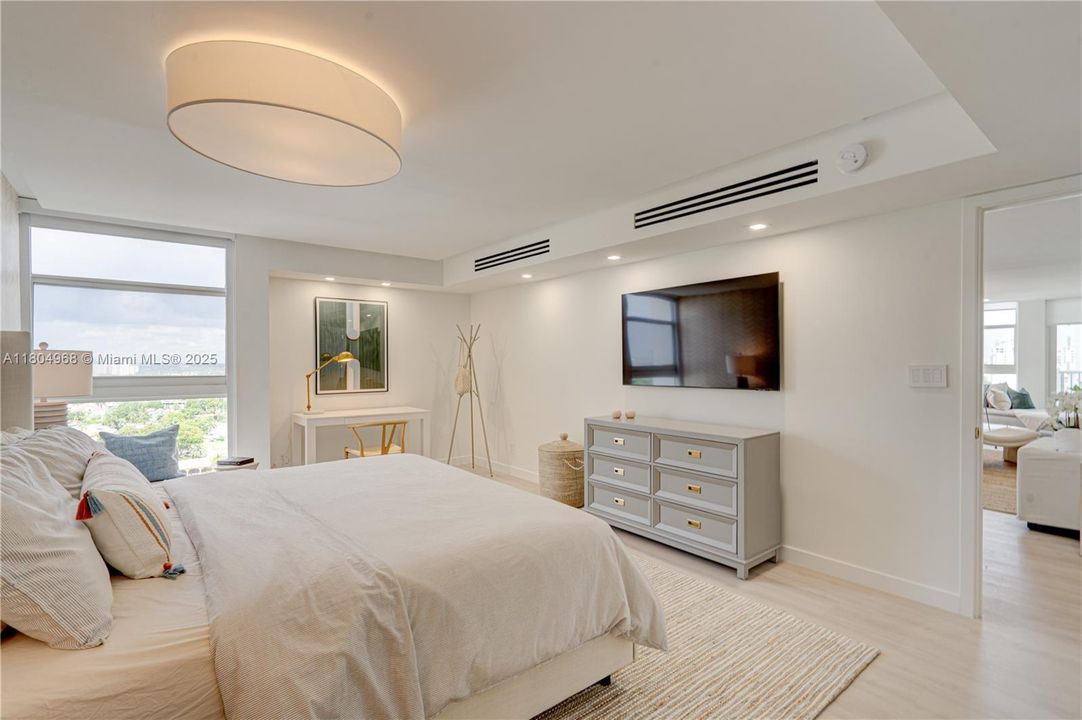 Activo con contrato: $4,899 (2 camas, 2 baños, 1570 Pies cuadrados)