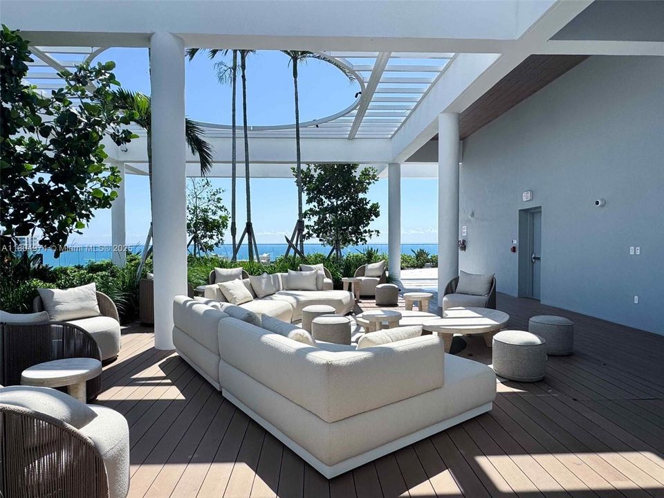 На продажу: $1,355,000 (2 спален, 2 ванн, 802 Квадратных фут)