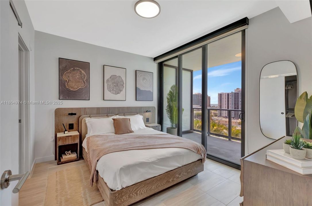 На продажу: $1,355,000 (2 спален, 2 ванн, 802 Квадратных фут)