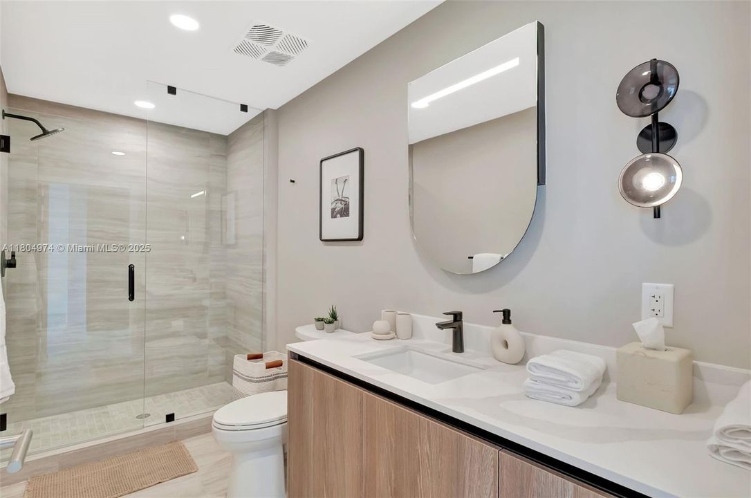 На продажу: $1,355,000 (2 спален, 2 ванн, 802 Квадратных фут)