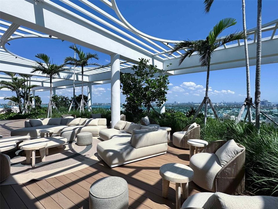 На продажу: $1,355,000 (2 спален, 2 ванн, 802 Квадратных фут)