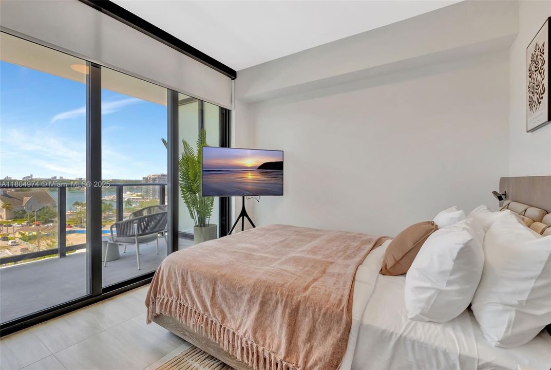 На продажу: $1,355,000 (2 спален, 2 ванн, 802 Квадратных фут)