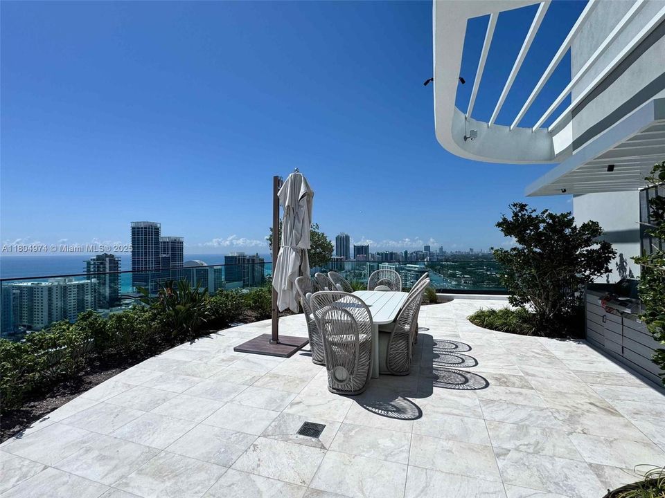 На продажу: $1,355,000 (2 спален, 2 ванн, 802 Квадратных фут)