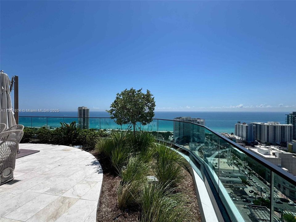 На продажу: $1,355,000 (2 спален, 2 ванн, 802 Квадратных фут)