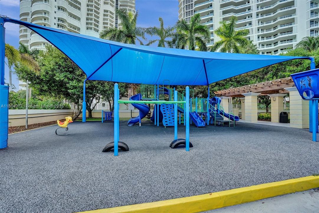 На продажу: $3,375,000 (4 спален, 4 ванн, 3849 Квадратных фут)