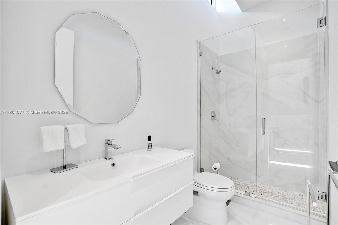 На продажу: $3,375,000 (4 спален, 4 ванн, 3849 Квадратных фут)