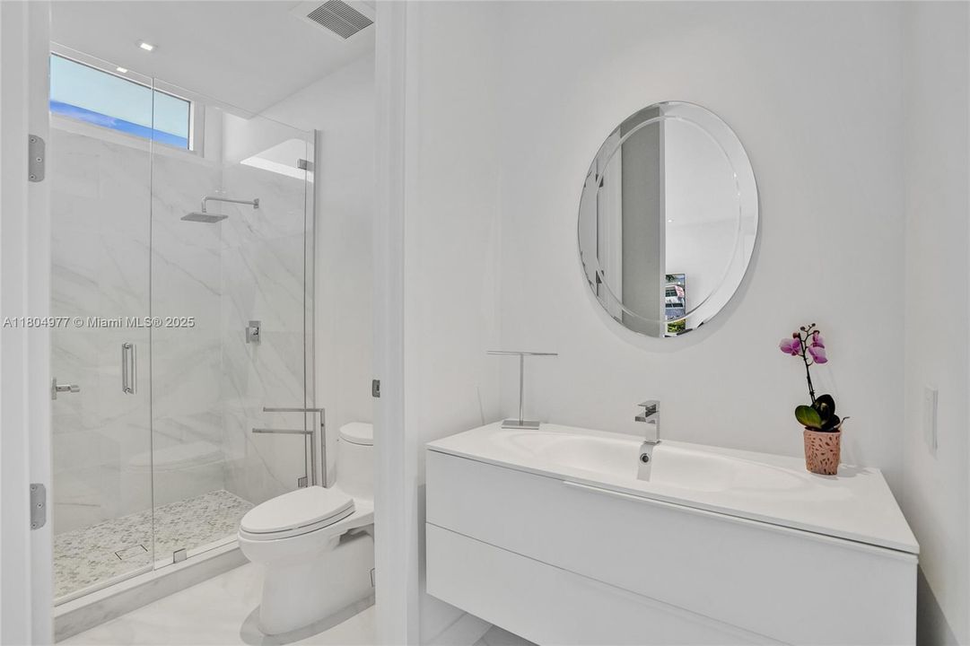 На продажу: $3,375,000 (4 спален, 4 ванн, 3849 Квадратных фут)