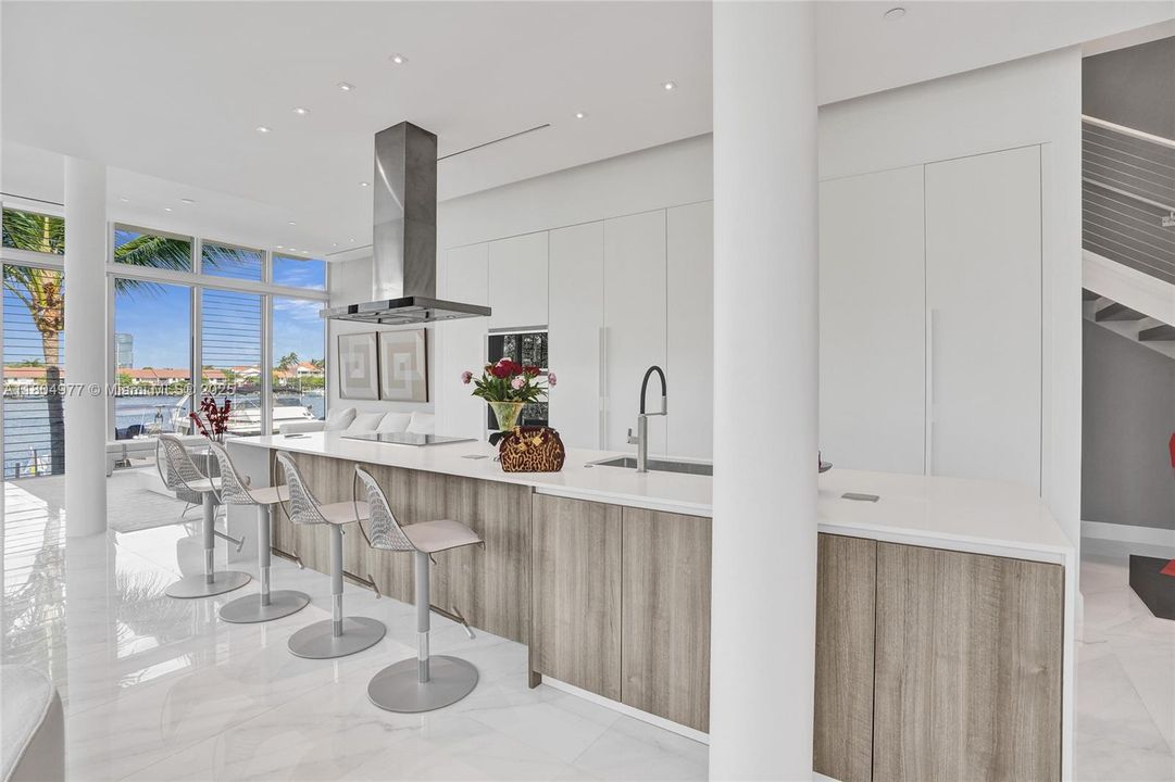 На продажу: $3,375,000 (4 спален, 4 ванн, 3849 Квадратных фут)