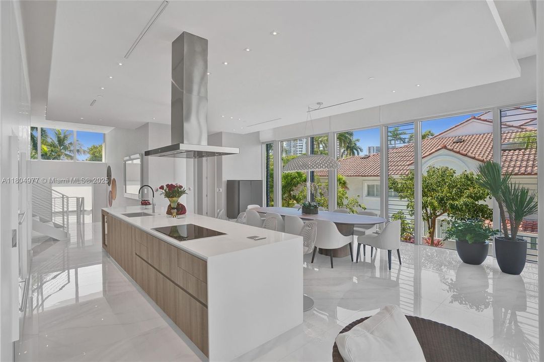 На продажу: $3,375,000 (4 спален, 4 ванн, 3849 Квадратных фут)