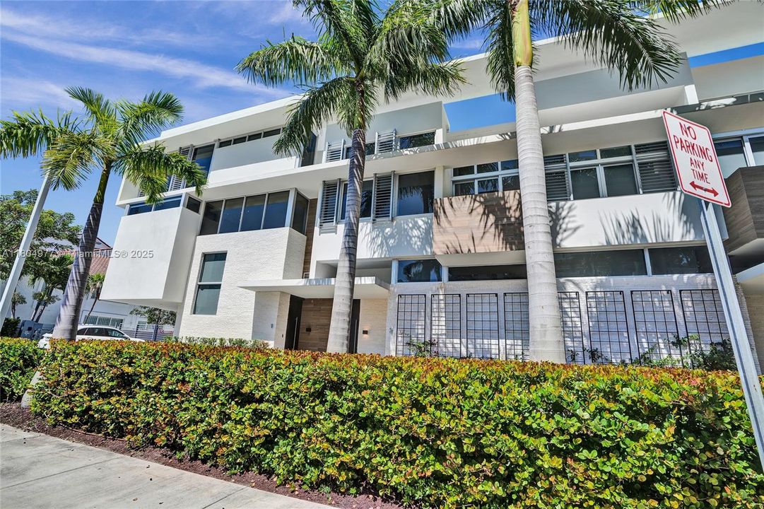 На продажу: $3,375,000 (4 спален, 4 ванн, 3849 Квадратных фут)