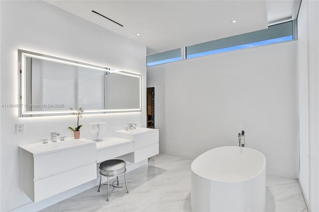 На продажу: $3,375,000 (4 спален, 4 ванн, 3849 Квадратных фут)