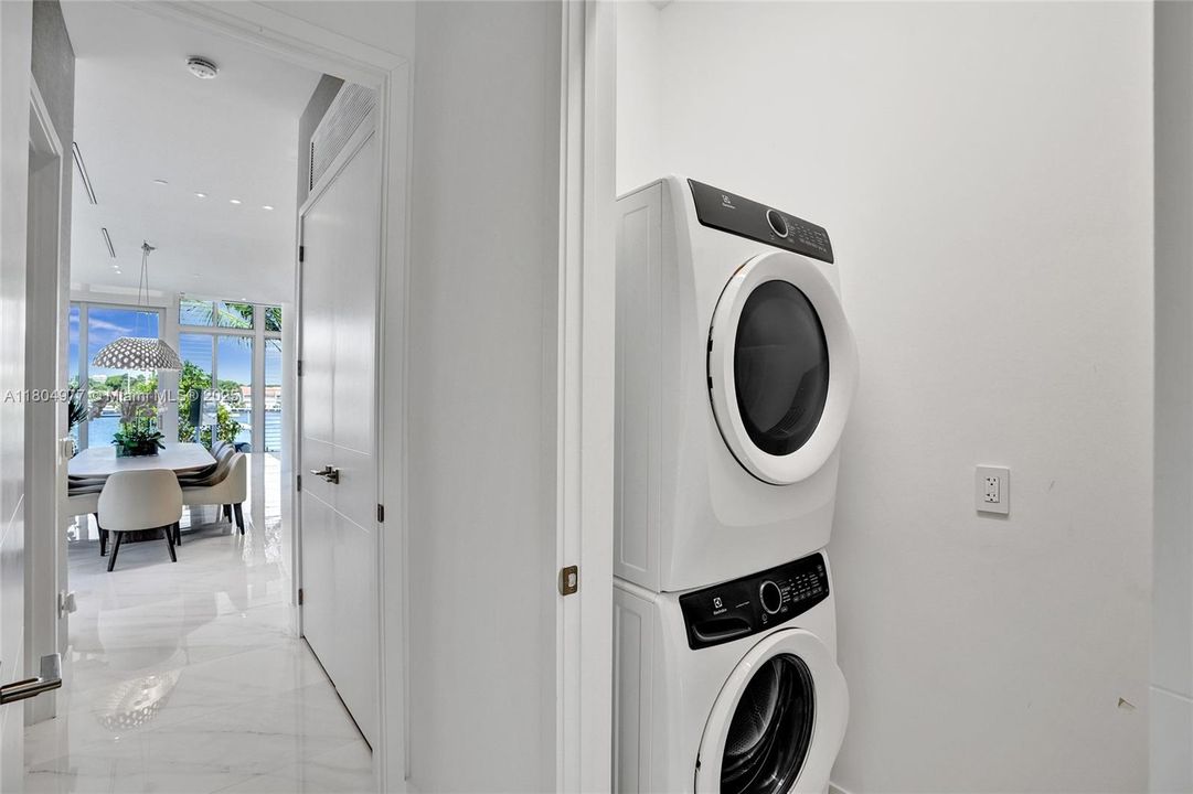 На продажу: $3,375,000 (4 спален, 4 ванн, 3849 Квадратных фут)