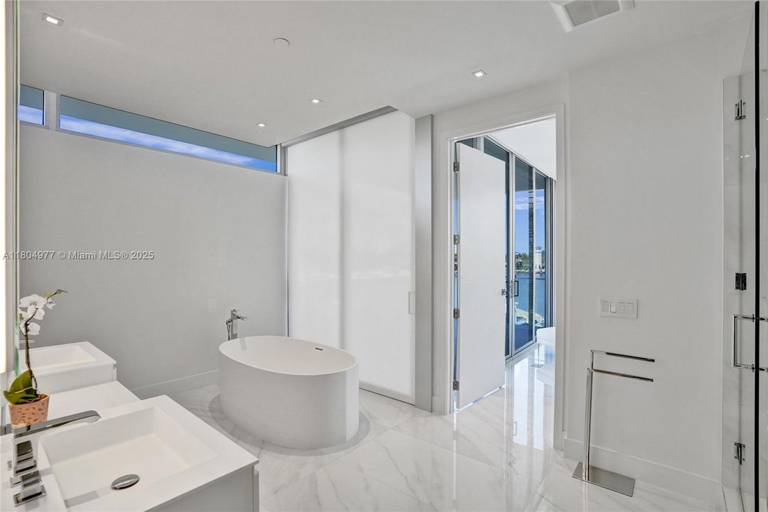 На продажу: $3,375,000 (4 спален, 4 ванн, 3849 Квадратных фут)