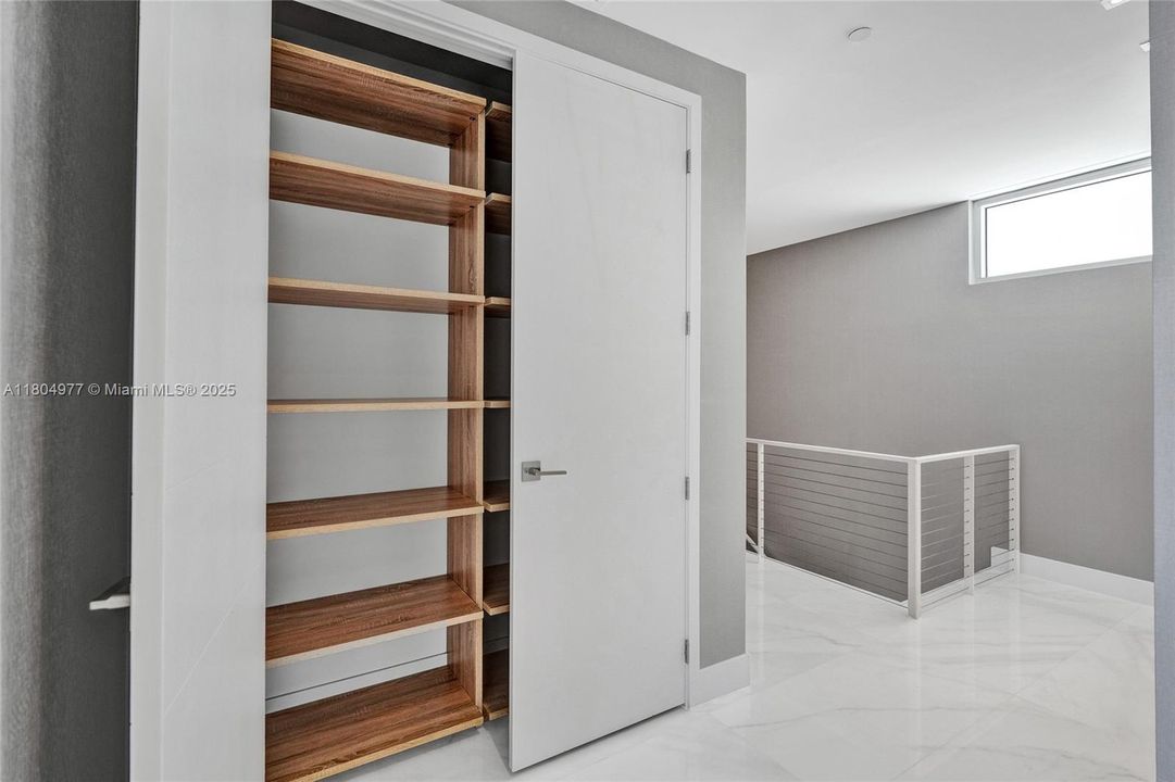 На продажу: $3,375,000 (4 спален, 4 ванн, 3849 Квадратных фут)