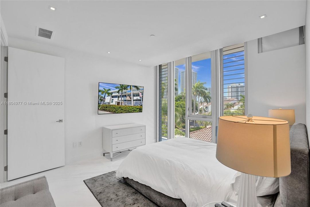 На продажу: $3,375,000 (4 спален, 4 ванн, 3849 Квадратных фут)