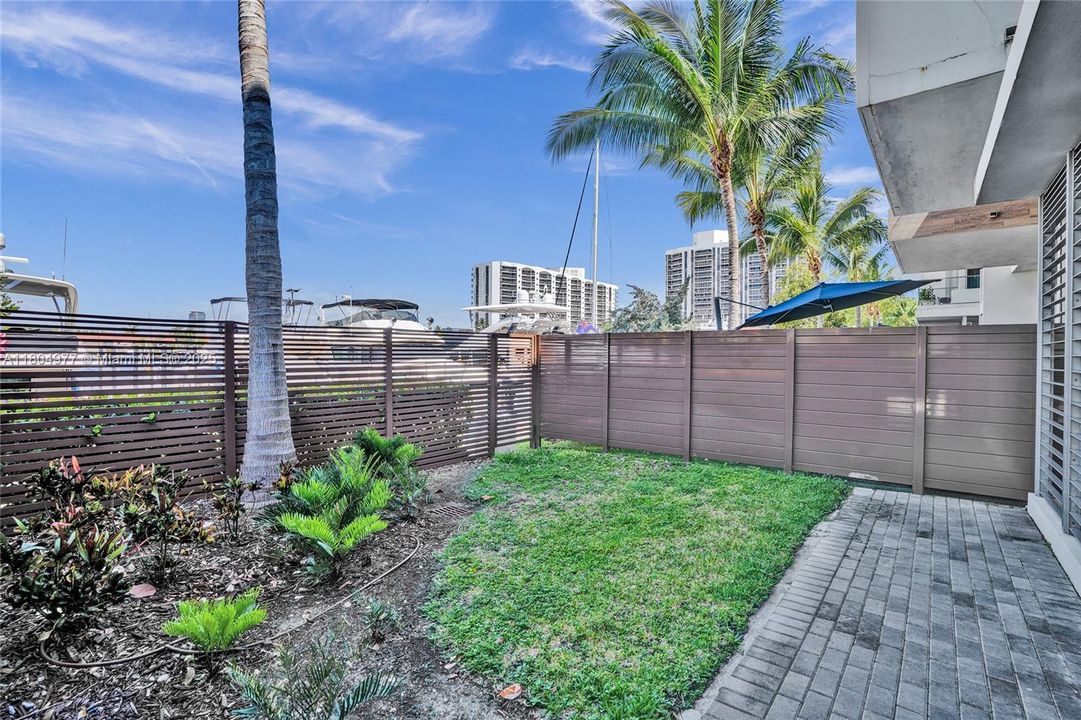 На продажу: $3,375,000 (4 спален, 4 ванн, 3849 Квадратных фут)