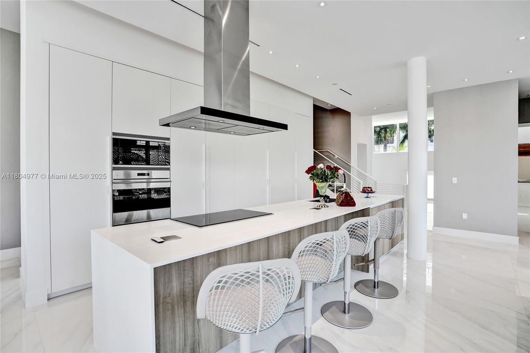 На продажу: $3,375,000 (4 спален, 4 ванн, 3849 Квадратных фут)