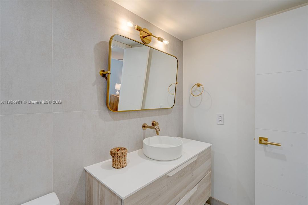 Activo con contrato: $5,999 (2 camas, 2 baños, 1570 Pies cuadrados)