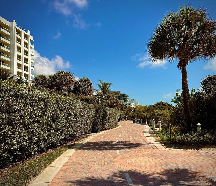 For Sale: $355,000 (1 beds, 1 baths, 620 Square Feet)