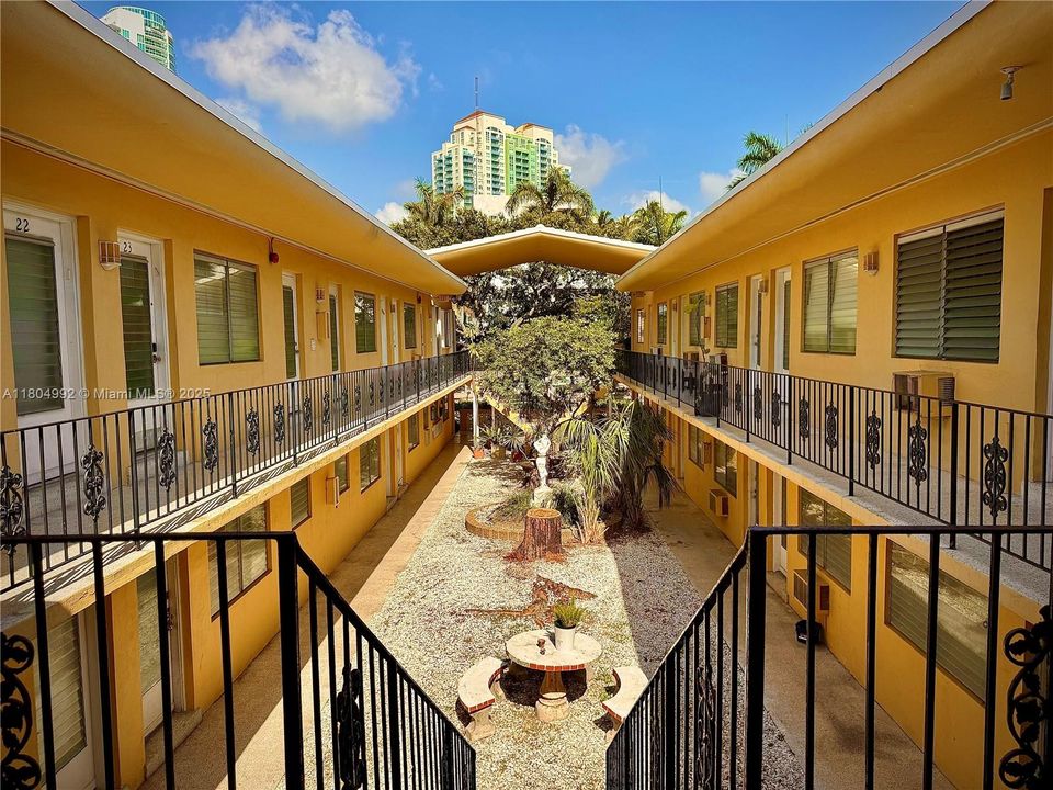 For Sale: $355,000 (1 beds, 1 baths, 620 Square Feet)