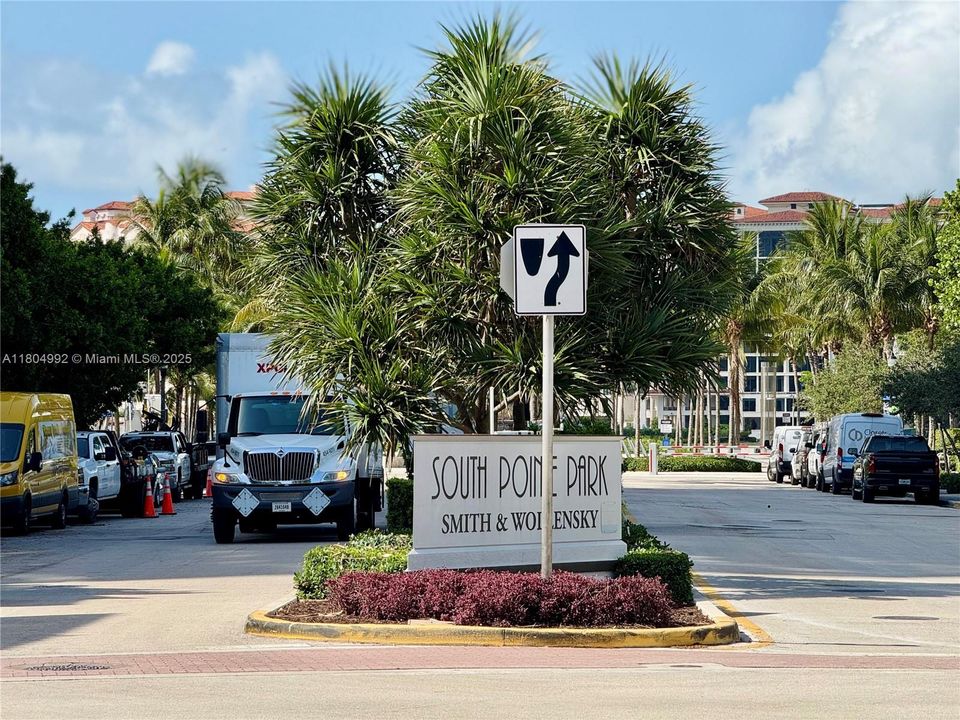 For Sale: $355,000 (1 beds, 1 baths, 620 Square Feet)