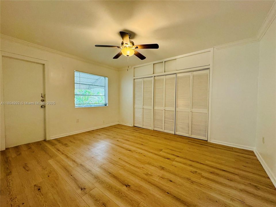 For Sale: $355,000 (1 beds, 1 baths, 620 Square Feet)