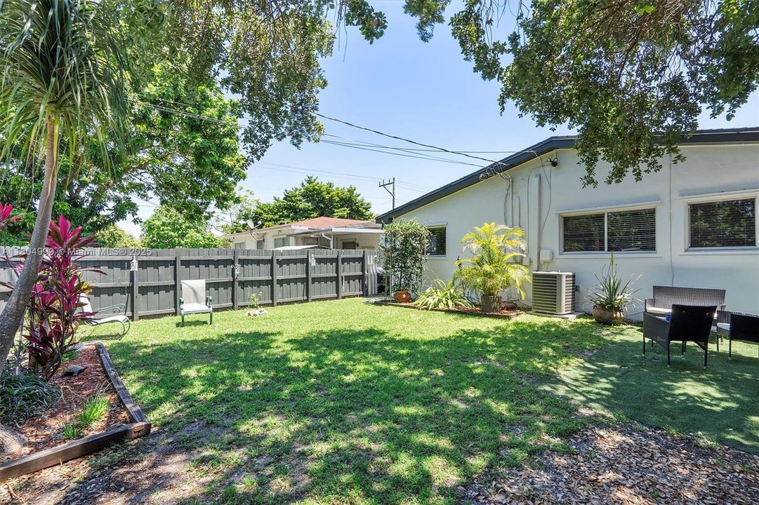 Недавно продано: $599,000 (3 спален, 2 ванн, 1614 Квадратных фут)