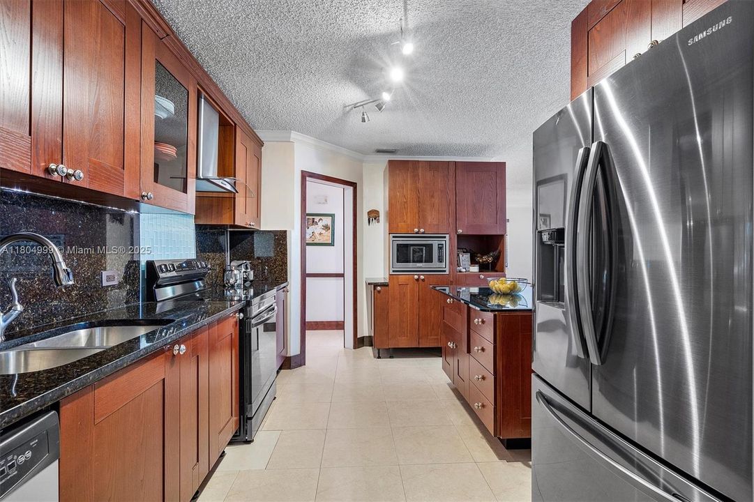 Недавно продано: $599,000 (3 спален, 2 ванн, 1614 Квадратных фут)