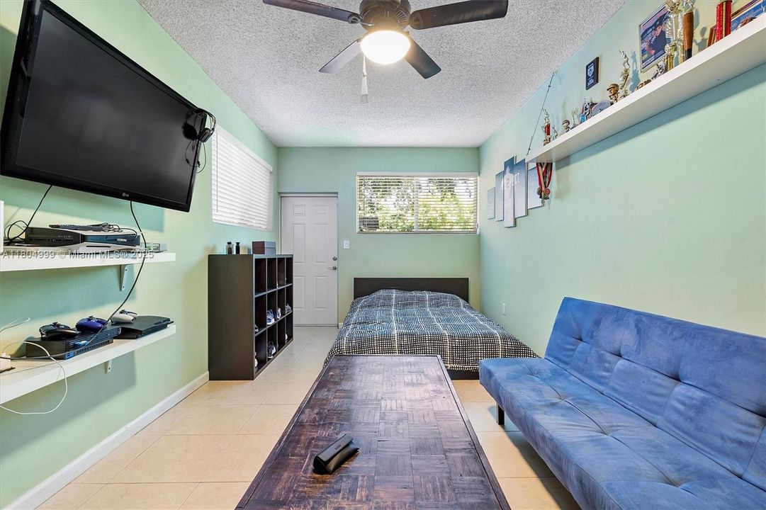 Недавно продано: $599,000 (3 спален, 2 ванн, 1614 Квадратных фут)