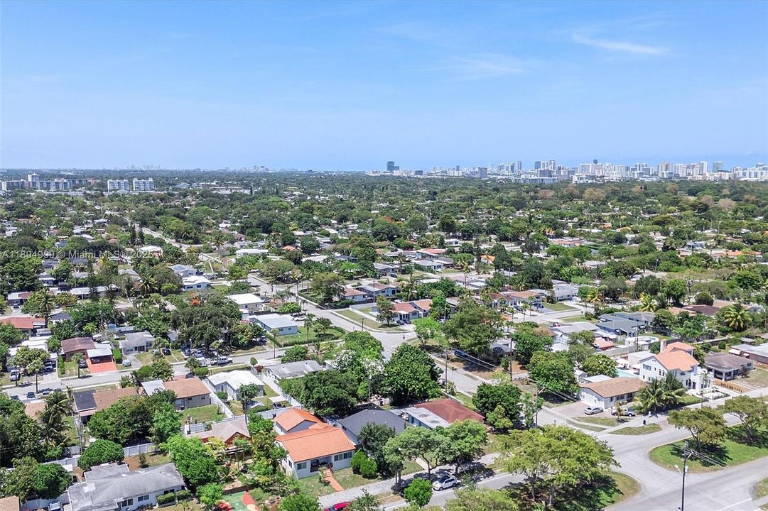 Недавно продано: $599,000 (3 спален, 2 ванн, 1614 Квадратных фут)