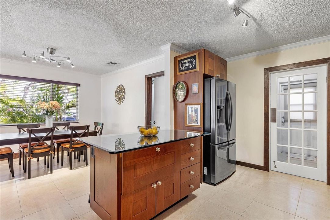 Недавно продано: $599,000 (3 спален, 2 ванн, 1614 Квадратных фут)