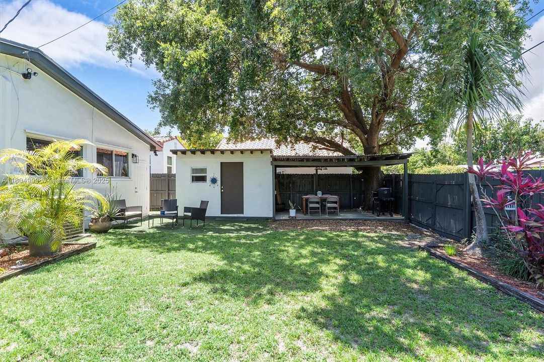 Недавно продано: $599,000 (3 спален, 2 ванн, 1614 Квадратных фут)