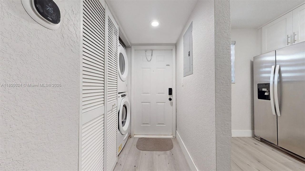 Active With Contract: $269,999 (2 beds, 2 baths, 800 Square Feet)