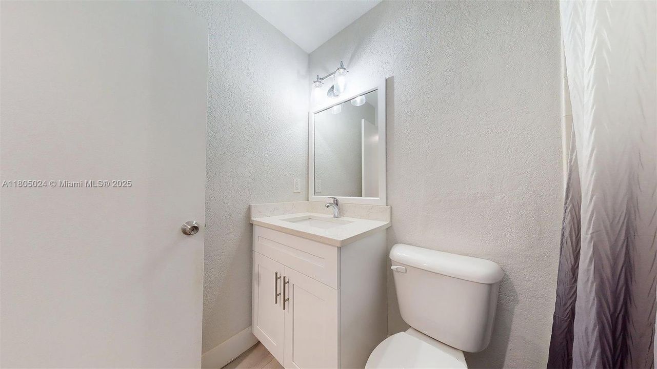 Active With Contract: $269,999 (2 beds, 2 baths, 800 Square Feet)