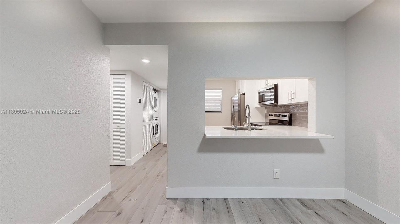 Active With Contract: $269,999 (2 beds, 2 baths, 800 Square Feet)