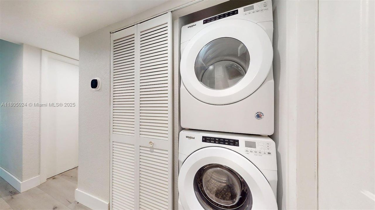 Active With Contract: $269,999 (2 beds, 2 baths, 800 Square Feet)