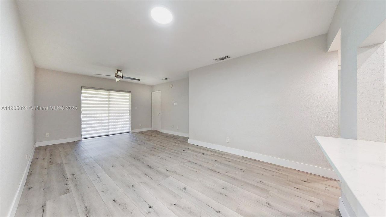 Active With Contract: $269,999 (2 beds, 2 baths, 800 Square Feet)