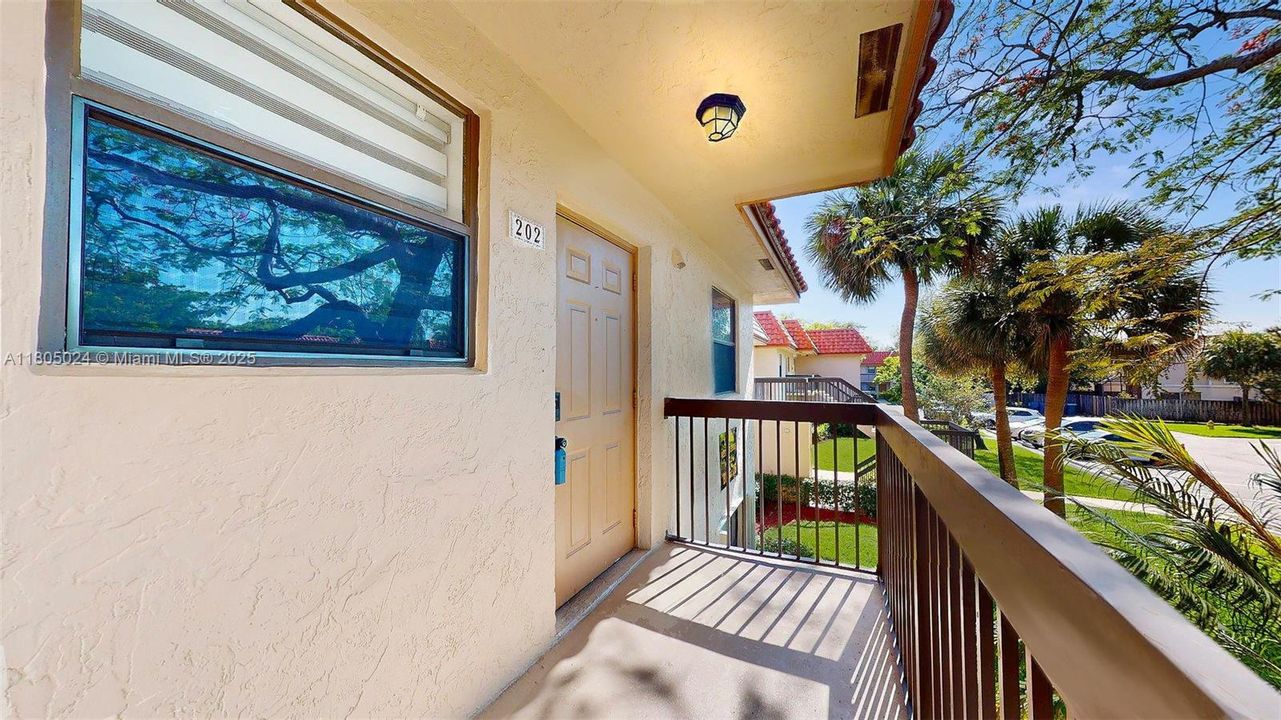 Active With Contract: $269,999 (2 beds, 2 baths, 800 Square Feet)