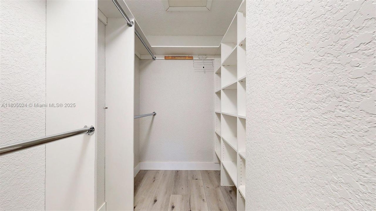 Active With Contract: $269,999 (2 beds, 2 baths, 800 Square Feet)