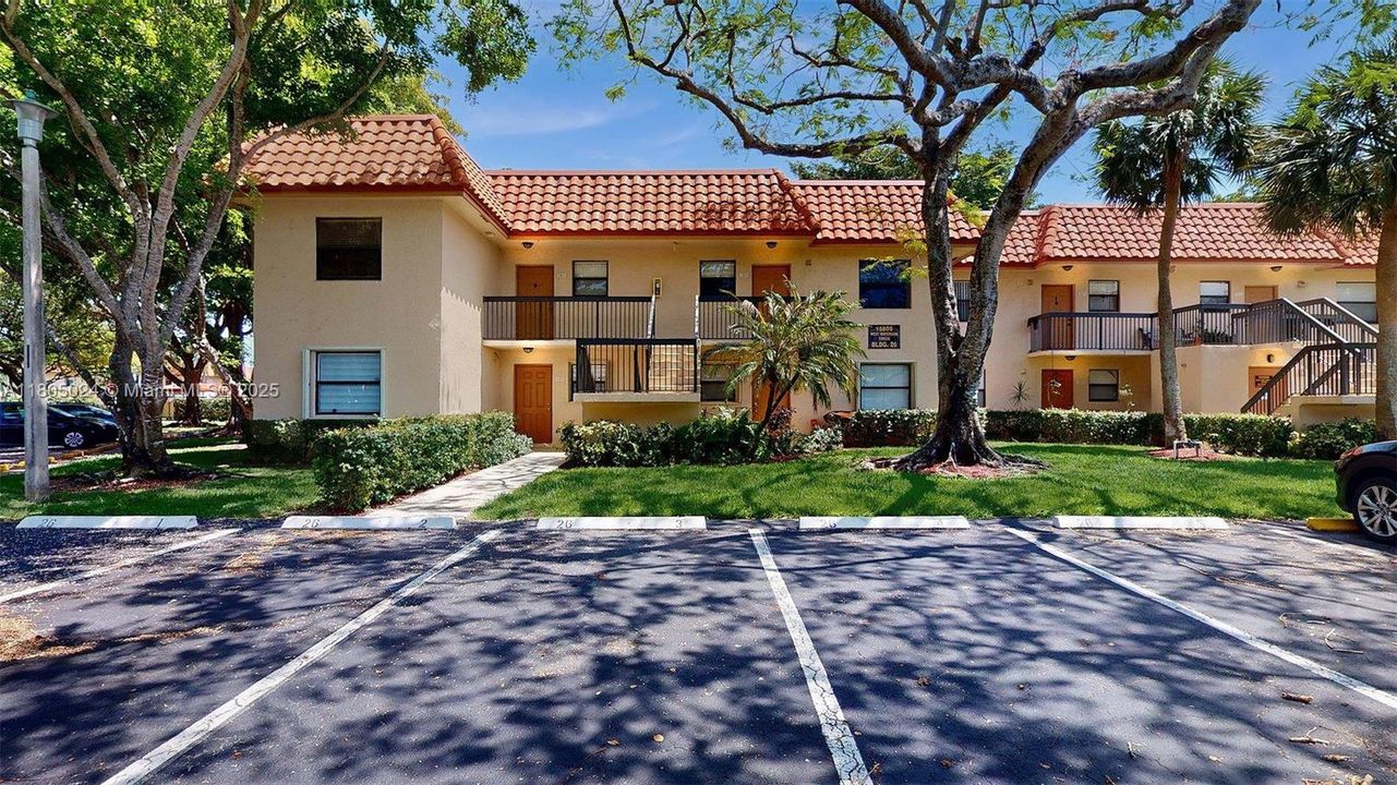 Active With Contract: $269,999 (2 beds, 2 baths, 800 Square Feet)