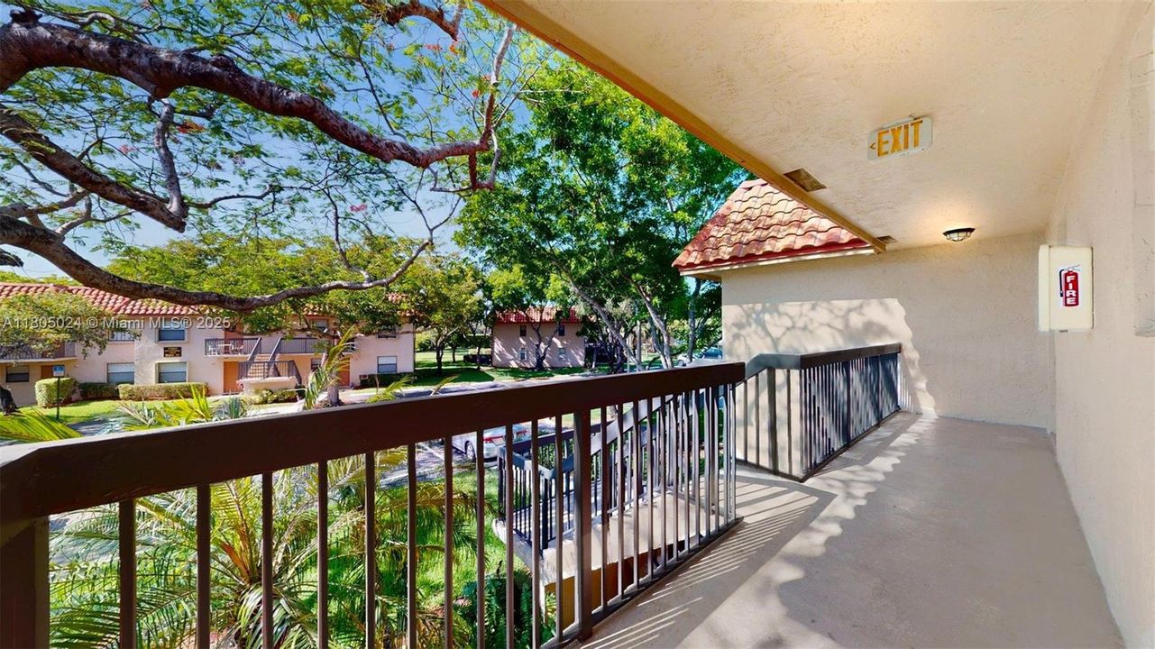 Active With Contract: $269,999 (2 beds, 2 baths, 800 Square Feet)