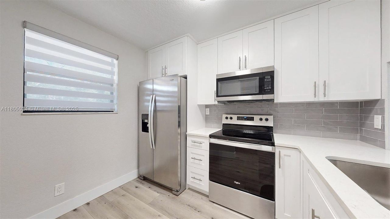 Active With Contract: $269,999 (2 beds, 2 baths, 800 Square Feet)